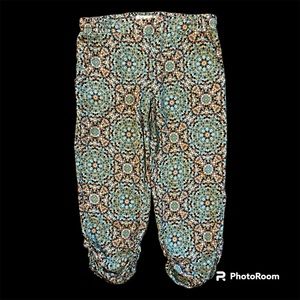 3/4 length abstract print bottoms.  Labeled small (fit is extra small)